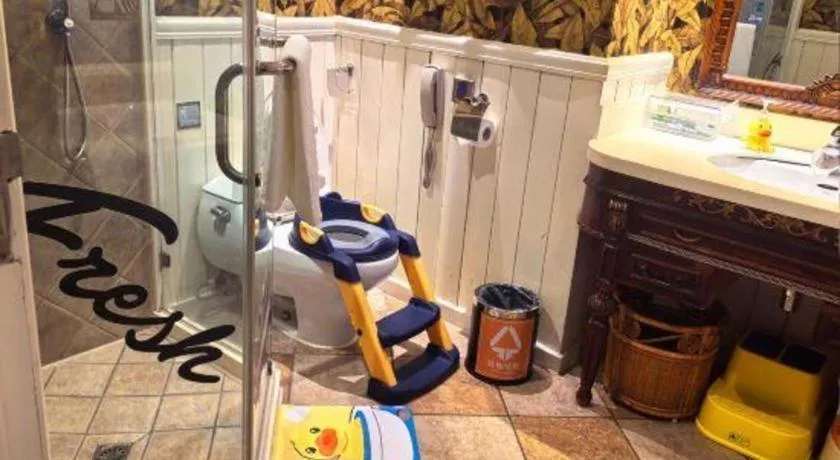 Hangzhou The First World Hotel