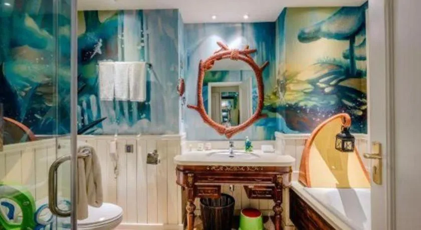 Hangzhou The First World Hotel