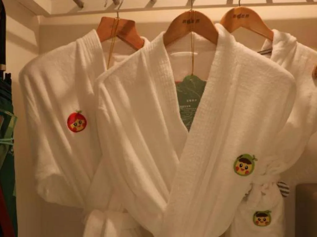 Hangzhou The First World Hotel