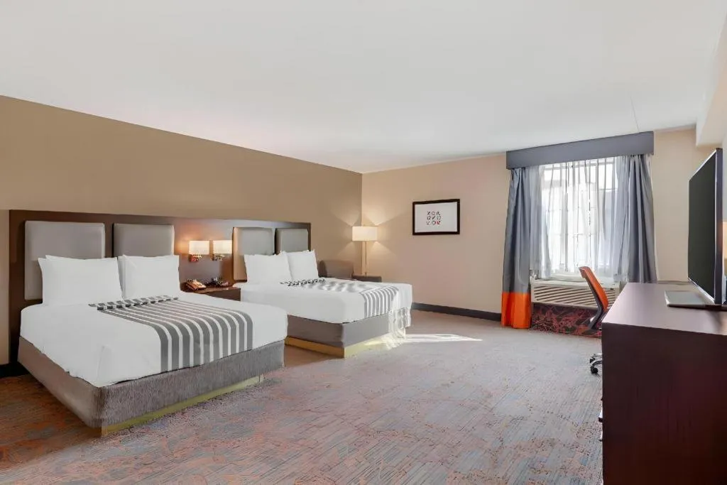 Bed in Best Western Plus Executive Inn