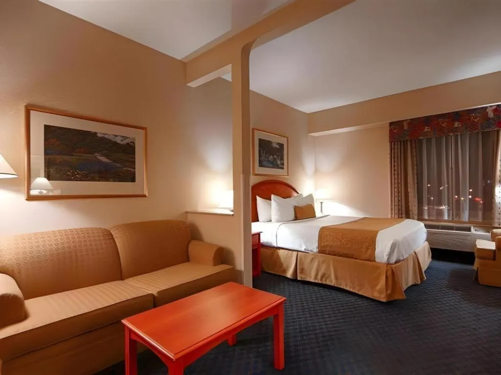 Bed in Best Western Plus Executive Inn