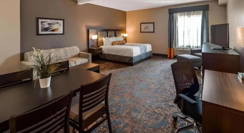 Bed in Best Western Plus Executive Inn