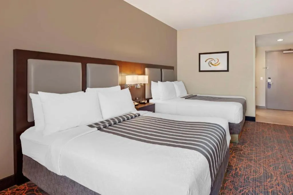 Bed in Best Western Plus Executive Inn