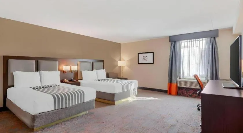 Bed in Best Western Plus Executive Inn