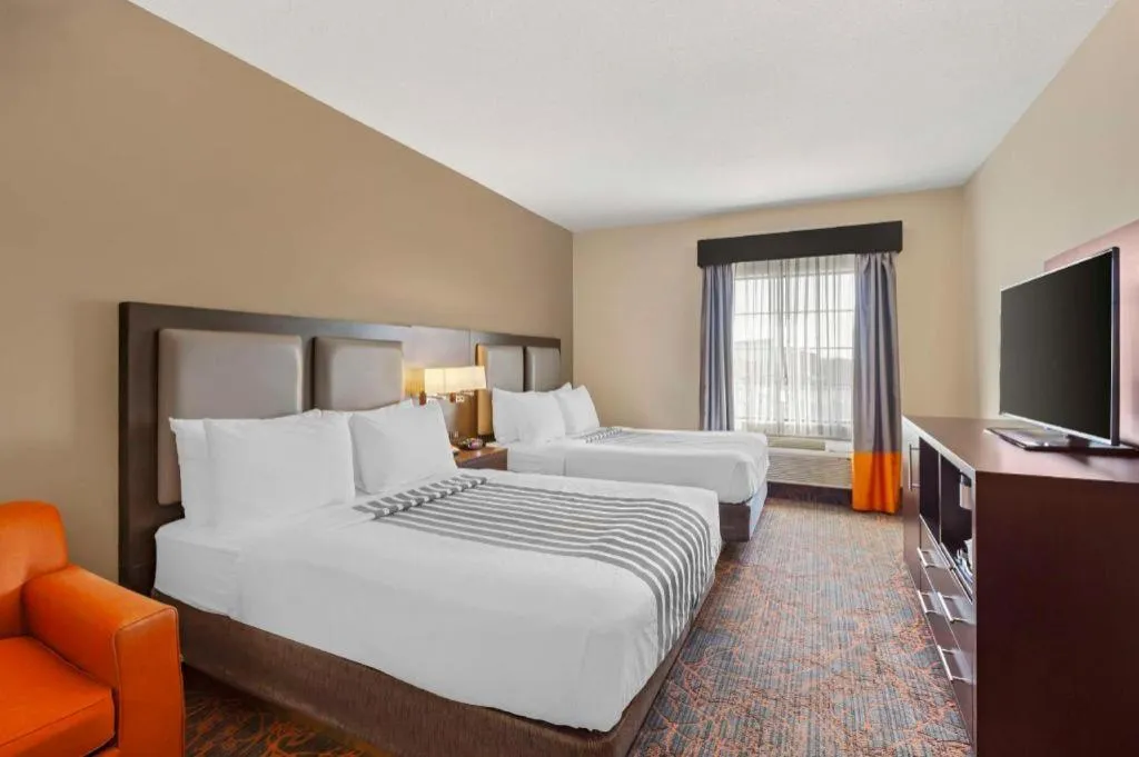 Bed in Best Western Plus Executive Inn