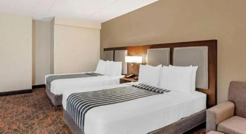 Bed in Best Western Plus Executive Inn