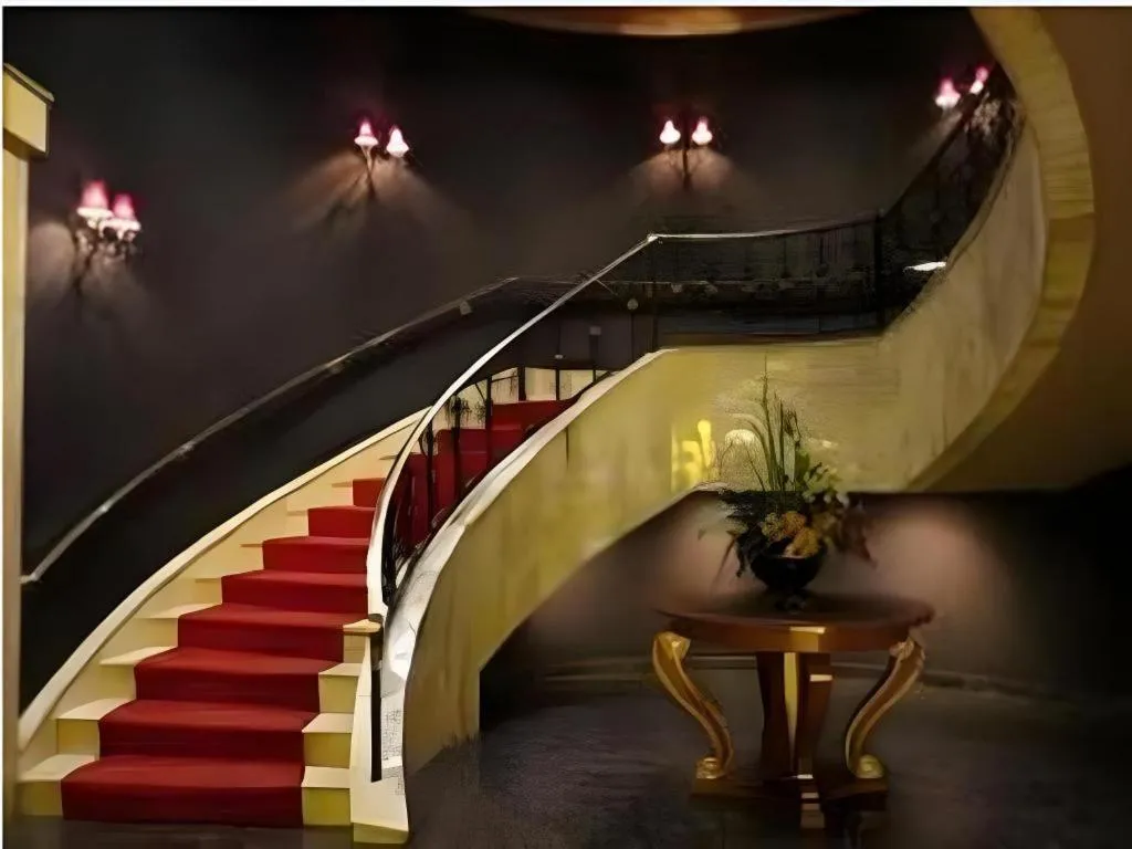 El Cortez Hotel & Casino - 21 and over only