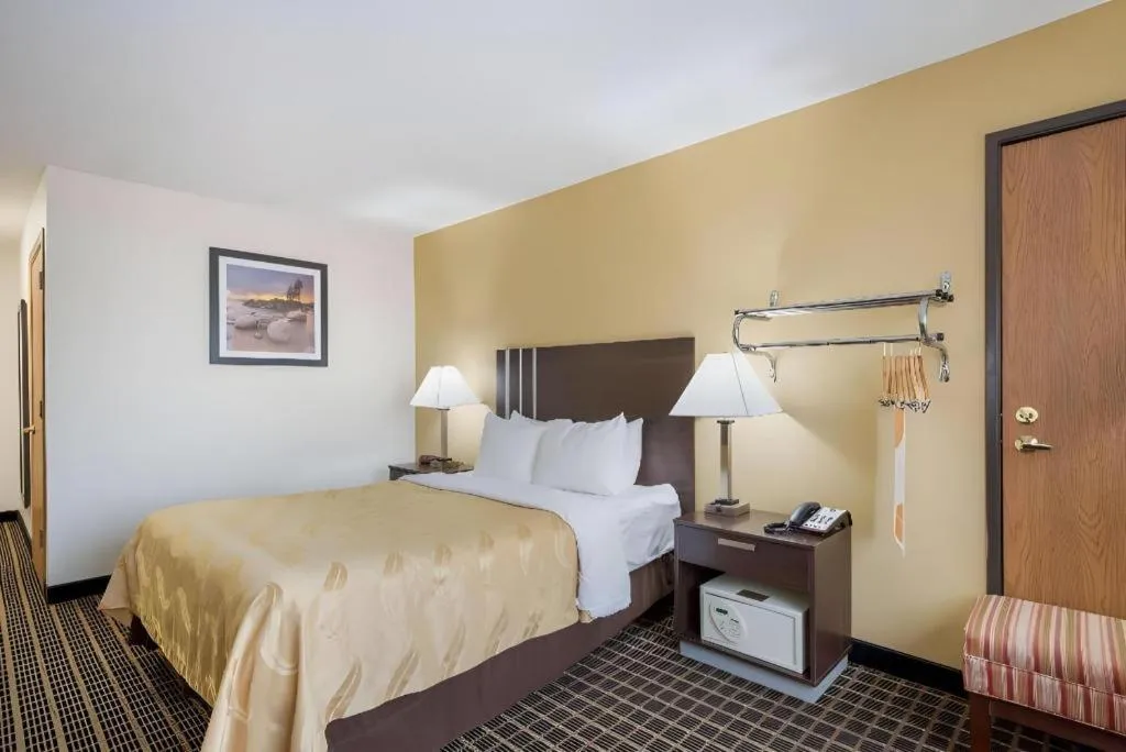 Bed in Quality Inn