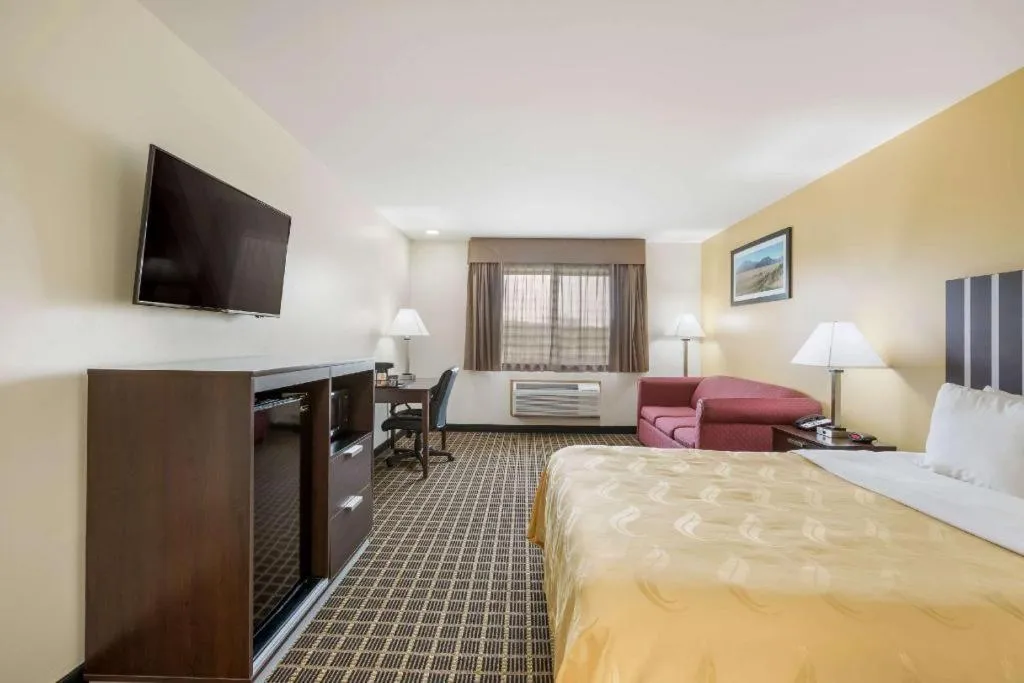 Bed in Quality Inn