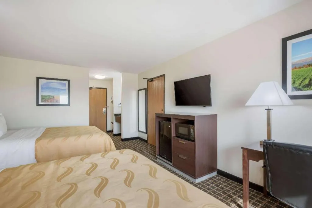 Bed in Quality Inn