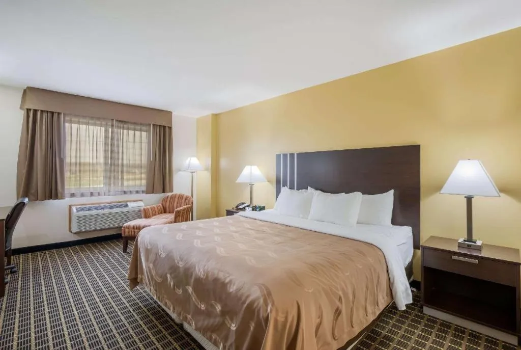 Bed in Quality Inn