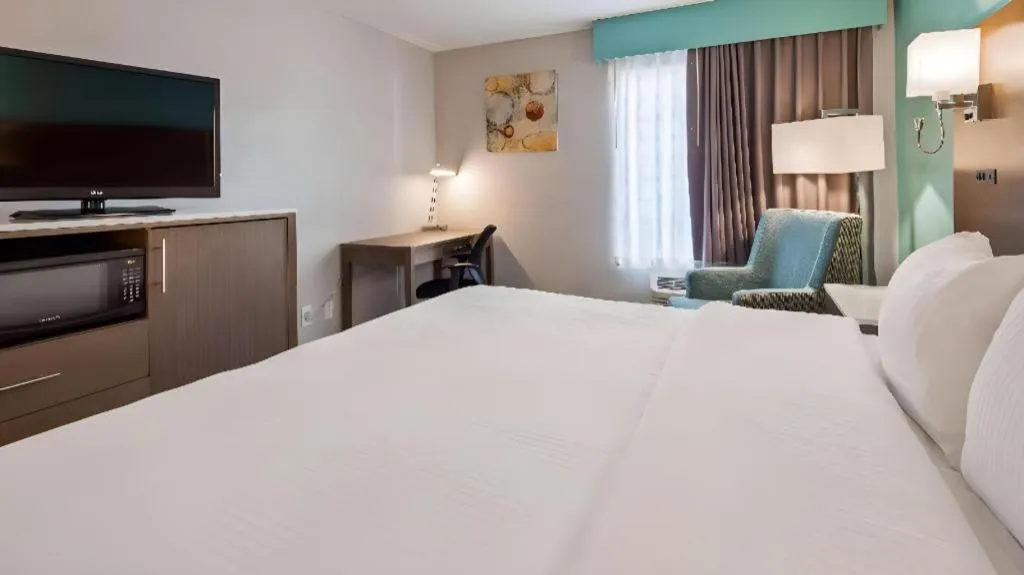 Bed in Best Western Galt Inn