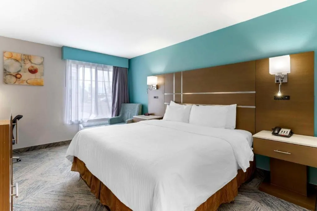 Bed in Best Western Galt Inn