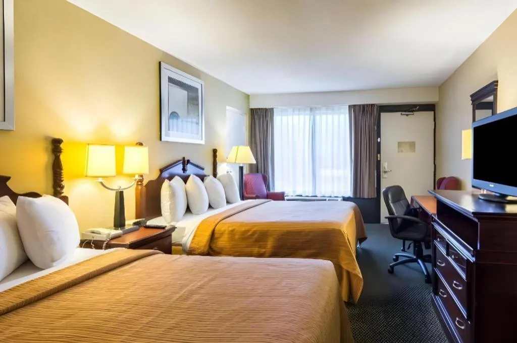 Bed in Quality Inn Manassas