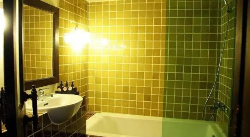 Anoma Boutique House