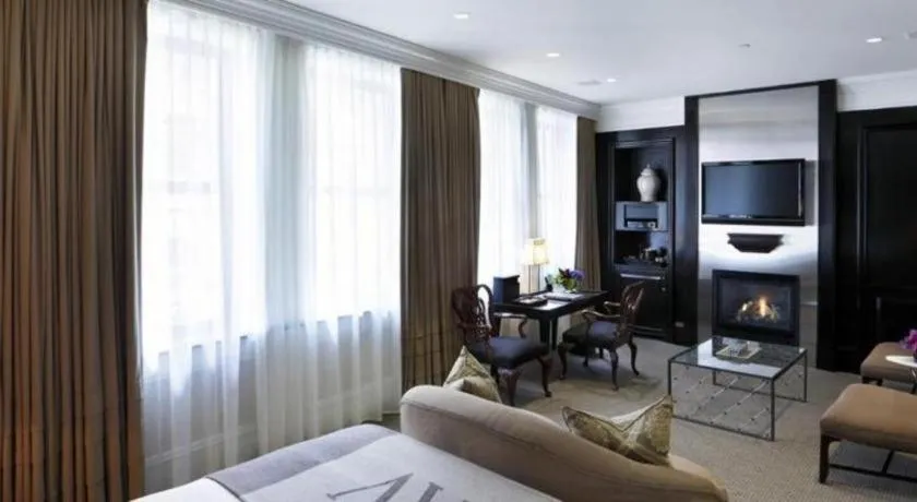 Bed in Fifteen Beacon Hotel