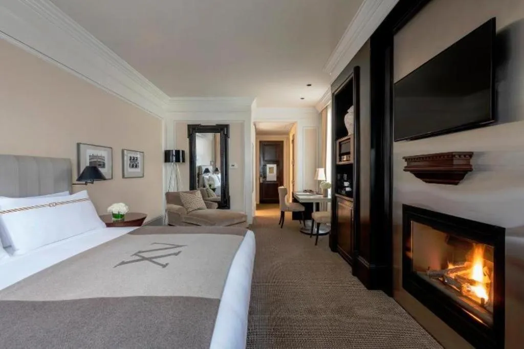 Bed in Fifteen Beacon Hotel