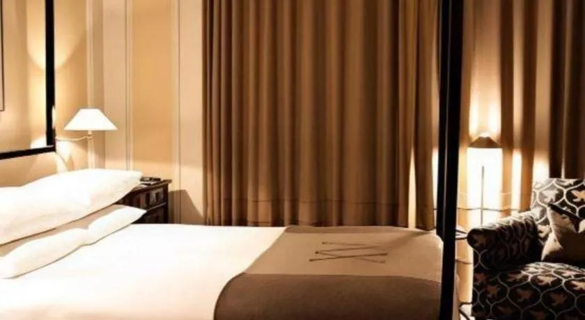 Bed in Fifteen Beacon Hotel