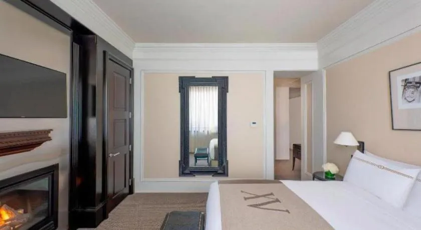 Bed in Fifteen Beacon Hotel