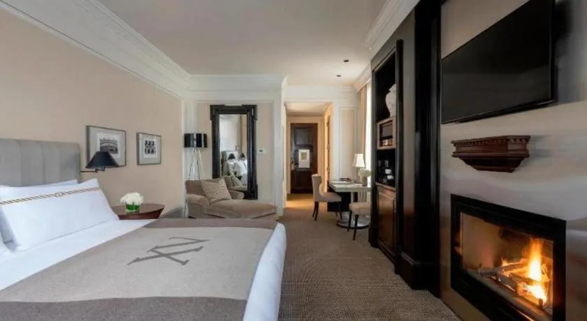 Bed in Fifteen Beacon Hotel