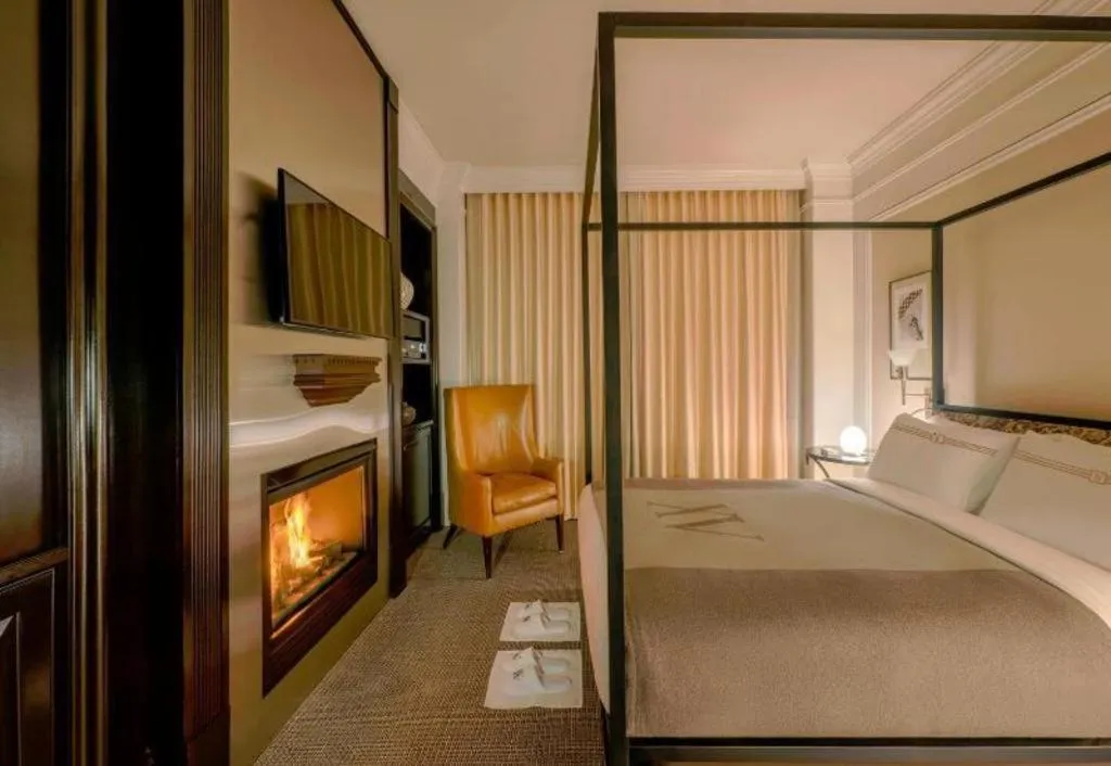 Bed in Fifteen Beacon Hotel