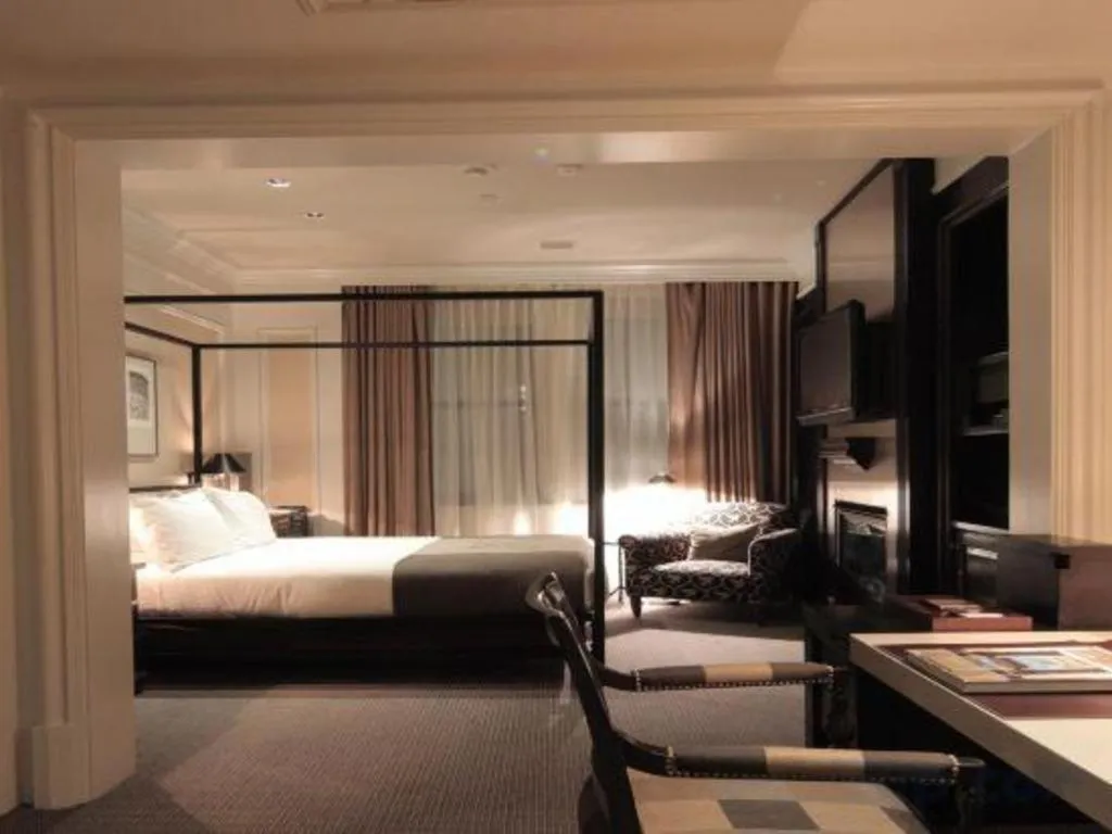 Bed in Fifteen Beacon Hotel