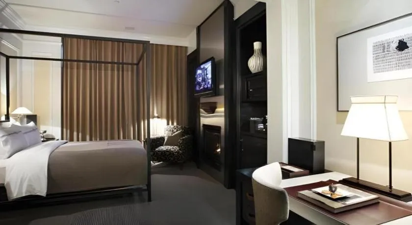 Bed in Fifteen Beacon Hotel