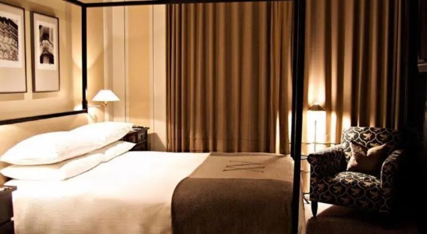 Bed in Fifteen Beacon Hotel