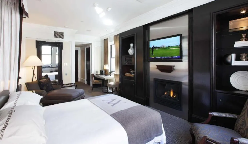 Bed in Fifteen Beacon Hotel