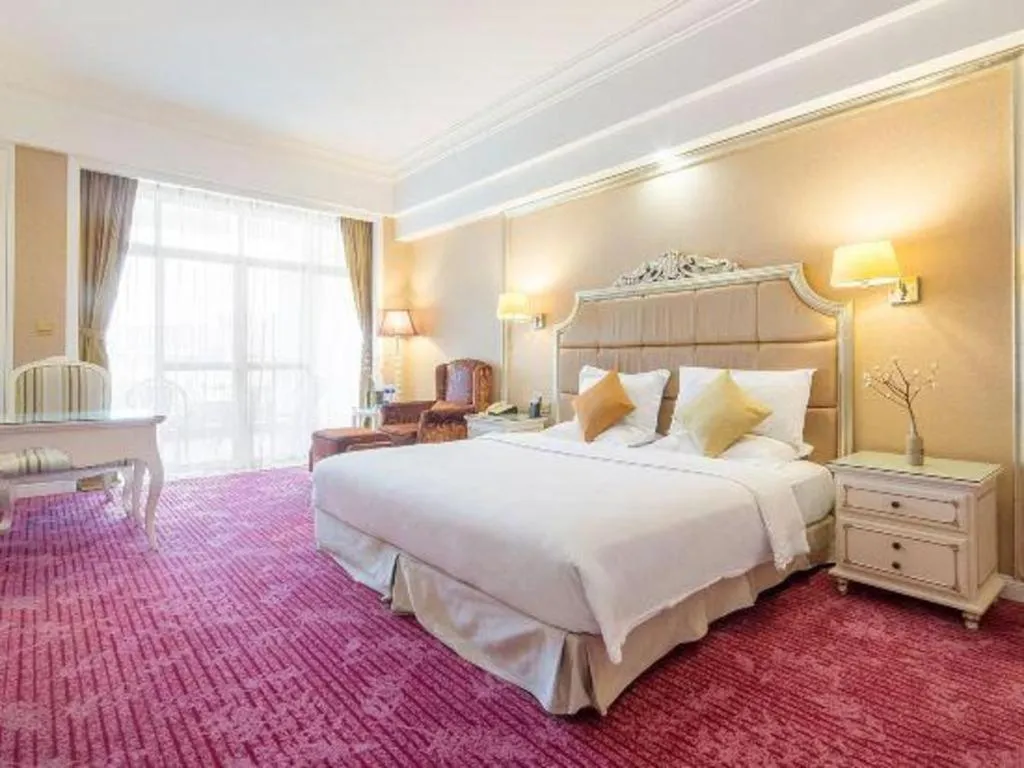 Bed in Country Garden Phoenix Hotel Changsha