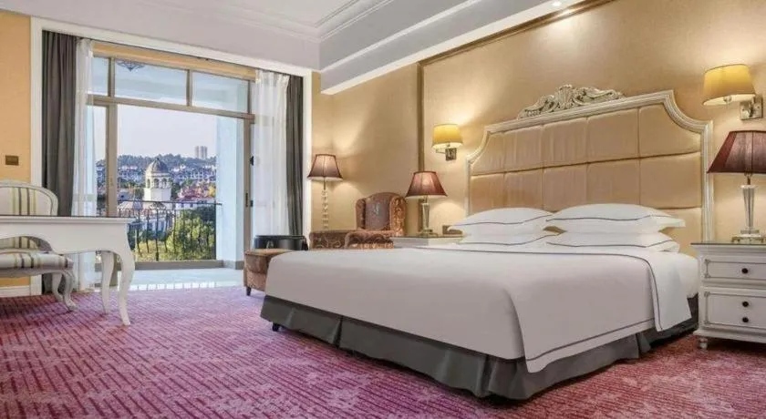 Bed in Country Garden Phoenix Hotel Changsha