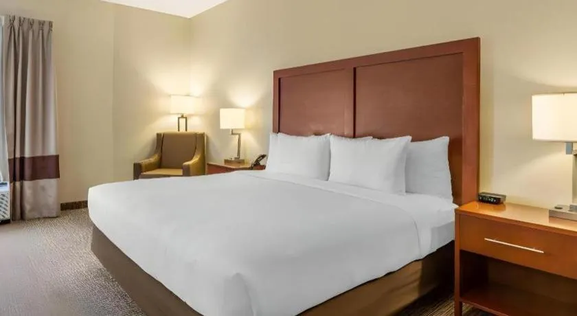 Bed in Comfort Inn Quantico