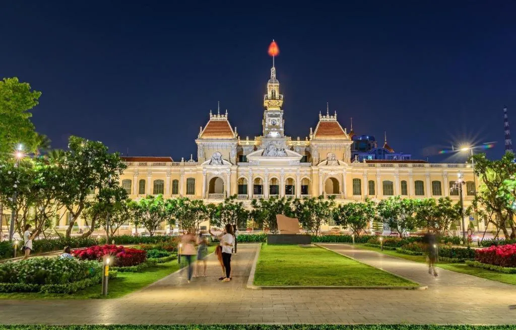 The White Hotel 8A Thai Van Lung