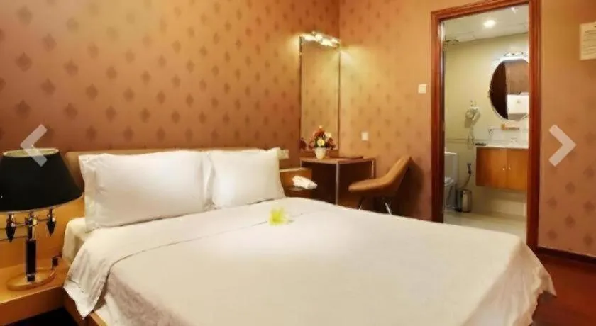 Bed in The White Hotel 8A Thai Van Lung