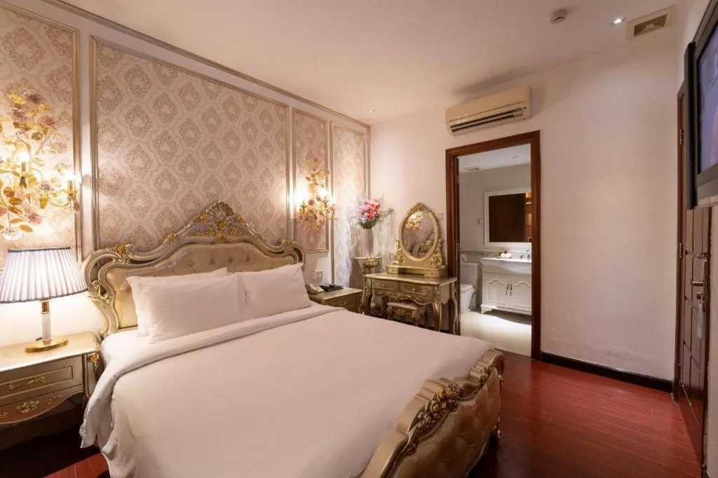 Bed in The White Hotel 8A Thai Van Lung