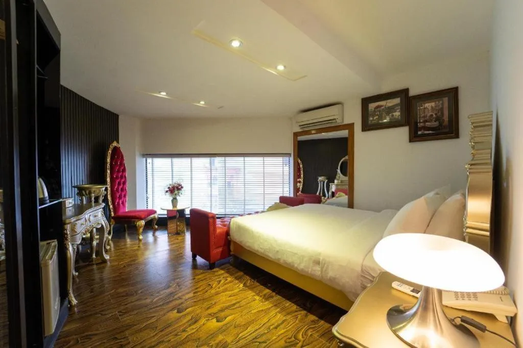 Bed in The White Hotel 8A Thai Van Lung