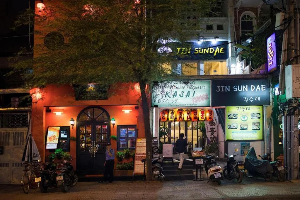 The White Hotel 8A Thai Van Lung