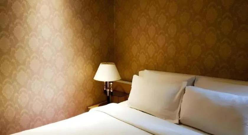 Bed in The White Hotel 8A Thai Van Lung