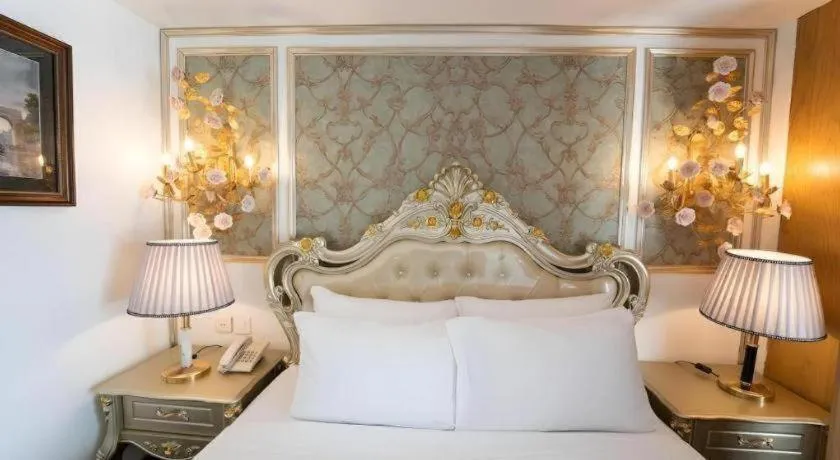 The White Hotel 8A Thai Van Lung