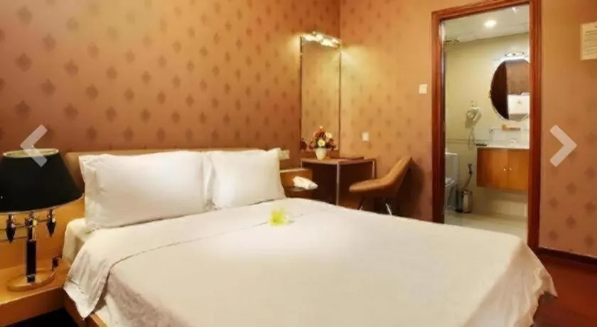 The White Hotel 8A Thai Van Lung