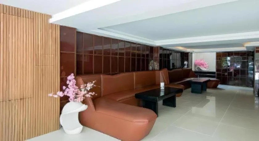 The White Hotel 8A Thai Van Lung