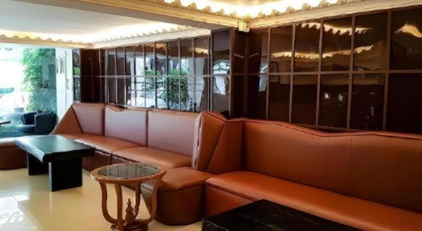 The White Hotel 8A Thai Van Lung