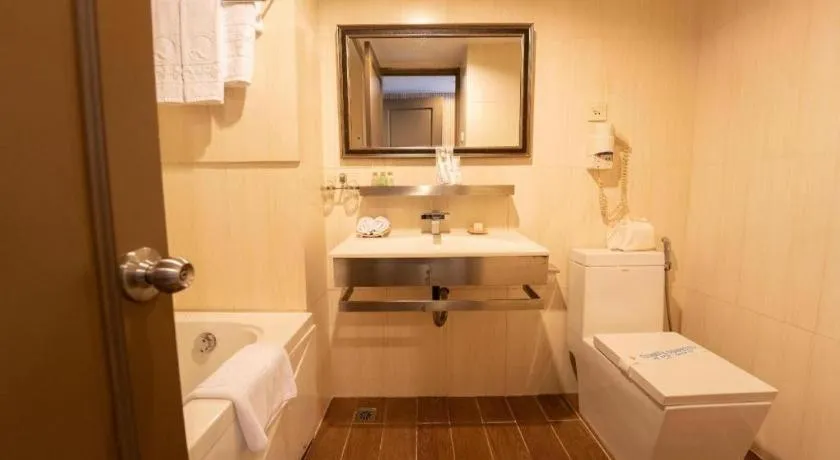 The White Hotel 8A Thai Van Lung