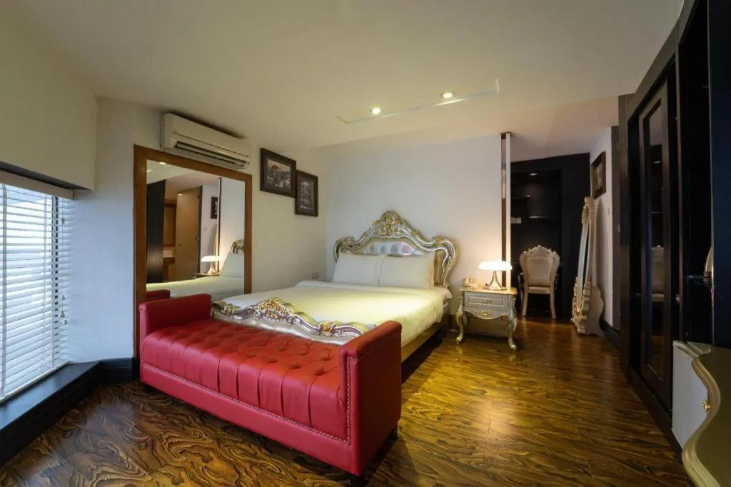 Bed in The White Hotel 8A Thai Van Lung