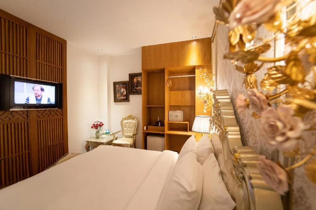 Bed in The White Hotel 8A Thai Van Lung