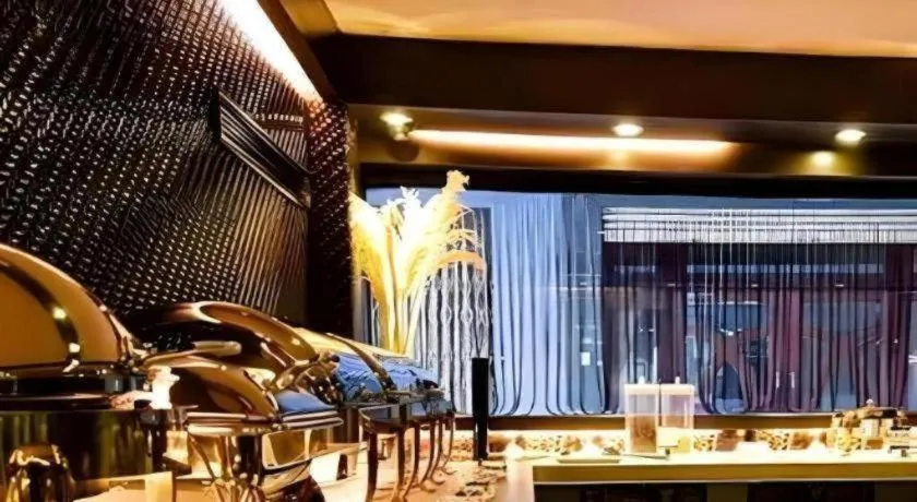 The White Hotel 8A Thai Van Lung