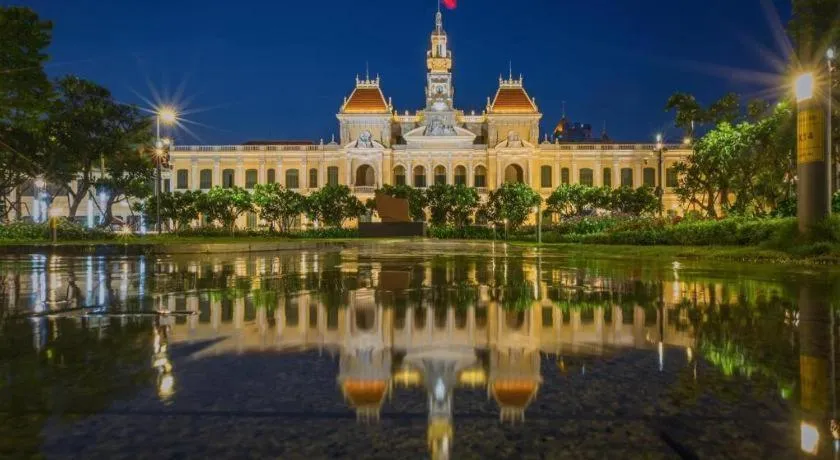 The White Hotel 8A Thai Van Lung