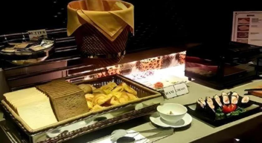 The White Hotel 8A Thai Van Lung