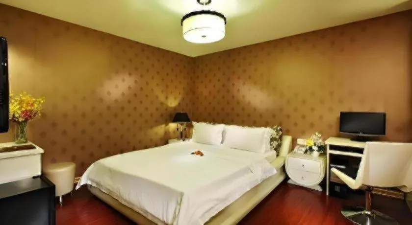 Bed in The White Hotel 8A Thai Van Lung