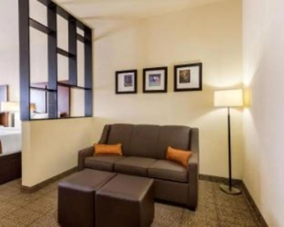 Bed in Comfort Suites near NASA - Clear Lake